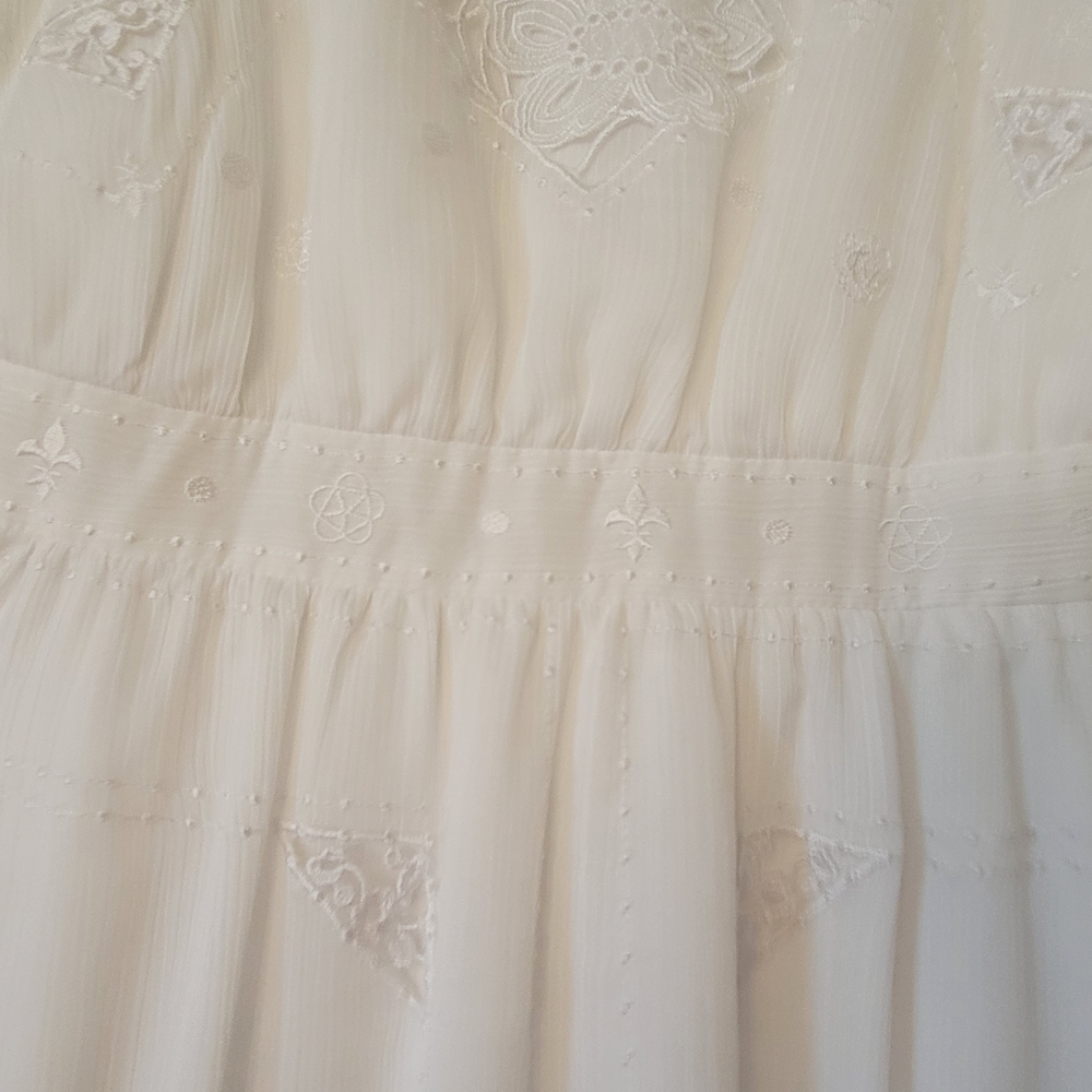 Sleeveless Lace Knee Length Dress - Picture 4 of 8